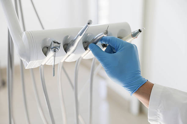 Professional Tooth Extraction technician working in Kaplan, LA